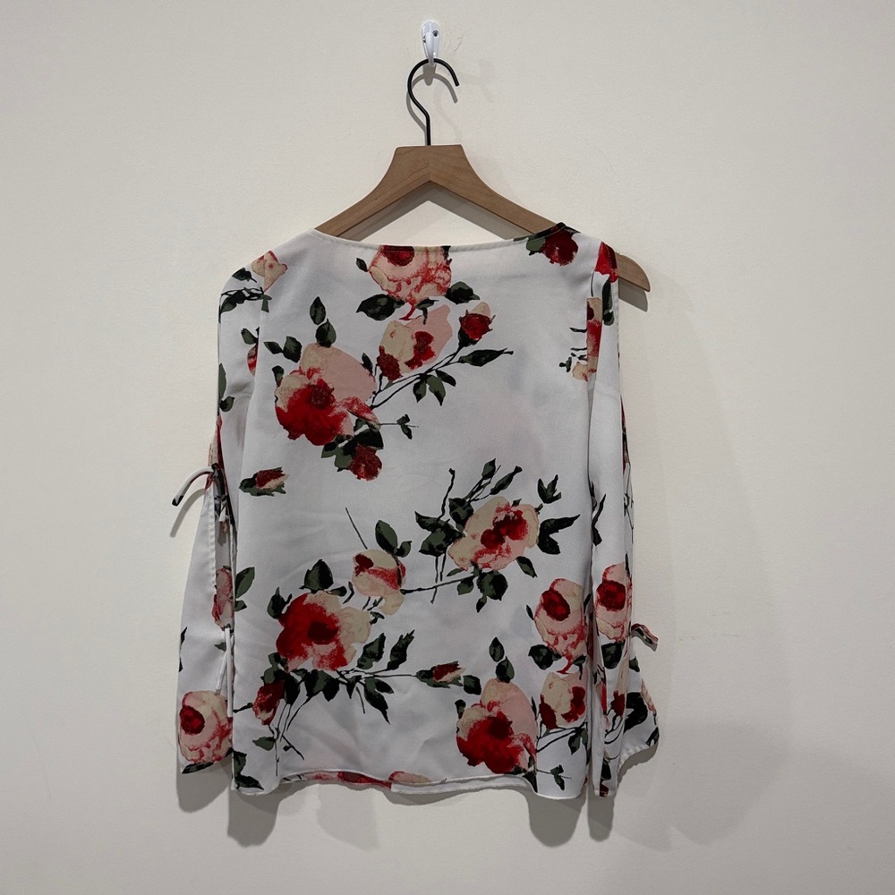 • Wilfred Aritzia • Women’s Long Sleeve Floral Blouse
White and Red  XS - Picture 4 of 4